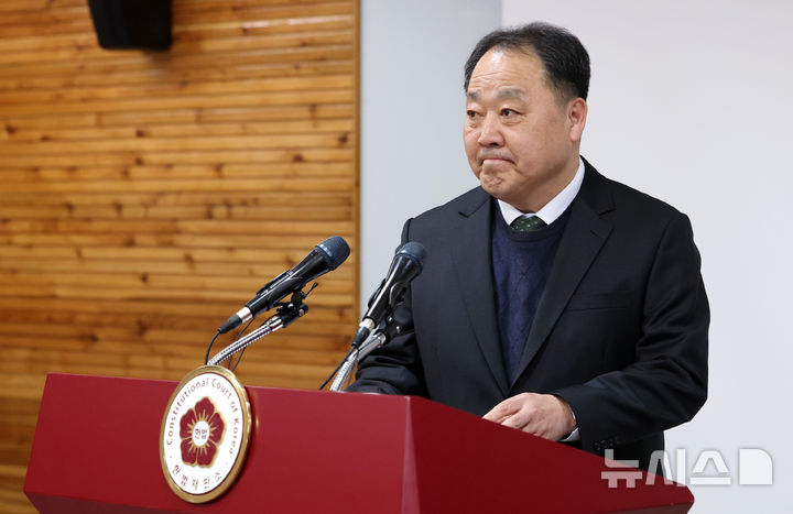 [서울=뉴시스] 이영환 기자 = 손인혁 헌법재판소 사무처장이 10일 오후 서울 종로구 헌법재판소 별관 브리핑룸에서 열린 기자간담회에 참석하고 있다. 2026.03.10. 20hwan@newsis.com