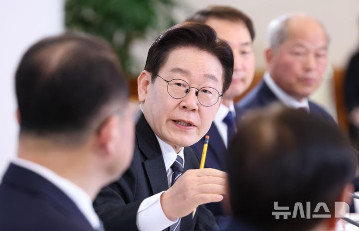 [서울=뉴시스] 고범준 기자 = 이재명 대통령이 10일 청와대에서 열린 상생을 실천하는 기업인과의 대화에서 발언을 하고 있다. 2026.03.10. bjko@newsis.com