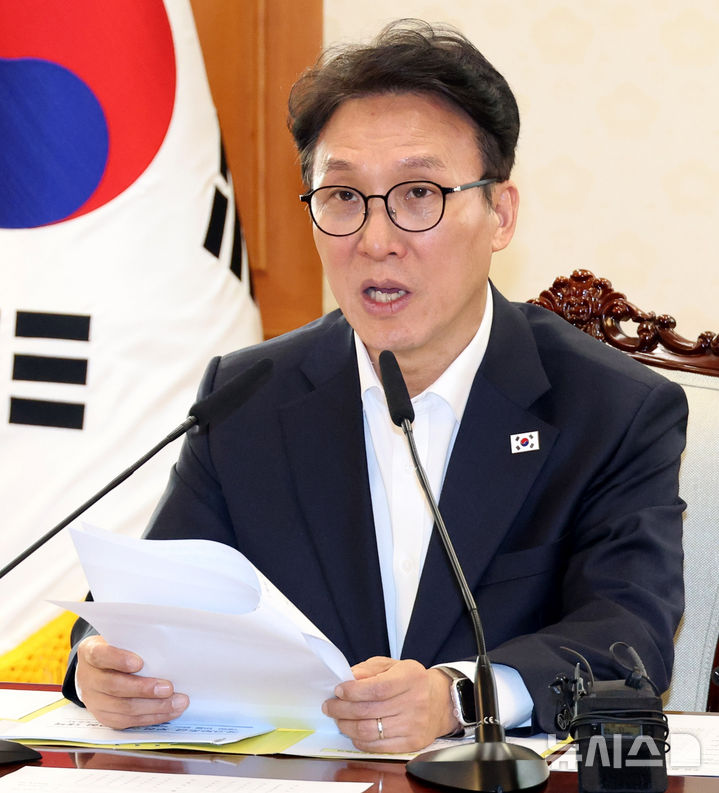 [서울=뉴시스] 추상철 기자 = 김민석 국무총리가 10일 오후 서울 종로구 정부서울청사에서 열린 '국고보조금 부정수급 근절을 위한 관계장관회의'를 주재하고 있다. 2026.03.10. scchoo@newsis.com