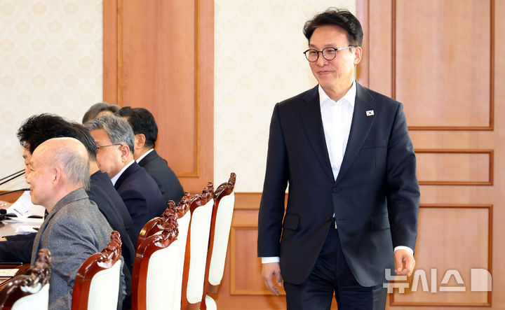 [서울=뉴시스] 추상철 기자 = 김민석 국무총리가 10일 오후 서울 종로구 정부서울청사에서 열린 '국고보조금 부정수급 근절을 위한 관계장관회의'에 참석하고 있다. 2026.03.10. scchoo@newsis.com