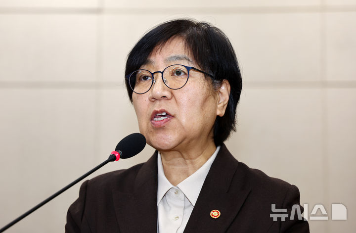 [서울=뉴시스] 김명년 기자 = 정은경 보건복지부 장관이 지난 10일 오후 서울 여의도 국회에서 열린 보건복지위원회 전체회의에서 업무보고하고 있는 모습. 2026.03.10. kmn@newsis.com