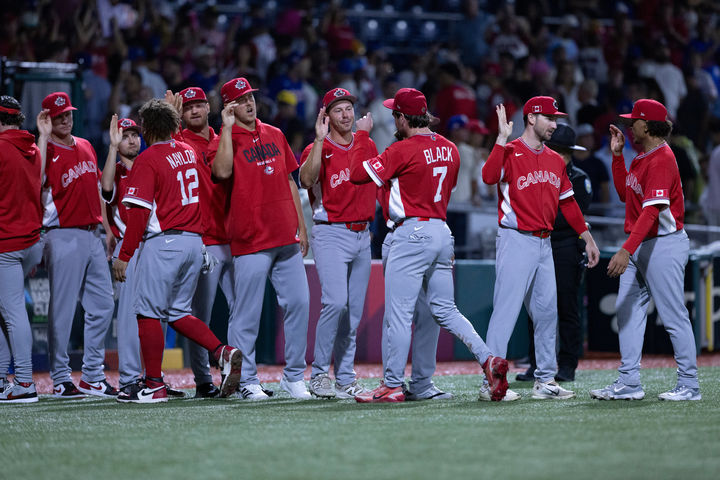 [산후안=AP/뉴시스] 캐나다 야구 대표팀이 2026 월드베이스볼클래식(WBC) 조별리그에서 푸에르토리코를 3-2로 꺾은 뒤 기뻐하고 있다. 2026.03.11.