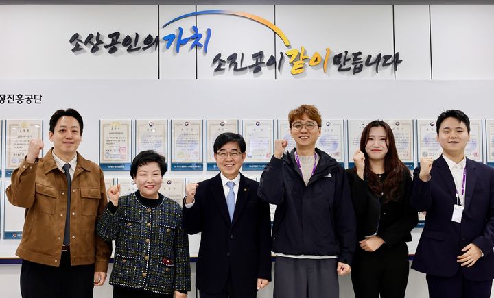 [서울=뉴시스] 소상공인시장진흥공단의 슬로건 제막식. (사진=소상공인시장진흥공단 제공) 2026.03.11. photo@newsis.com *재판매 및 DB 금지