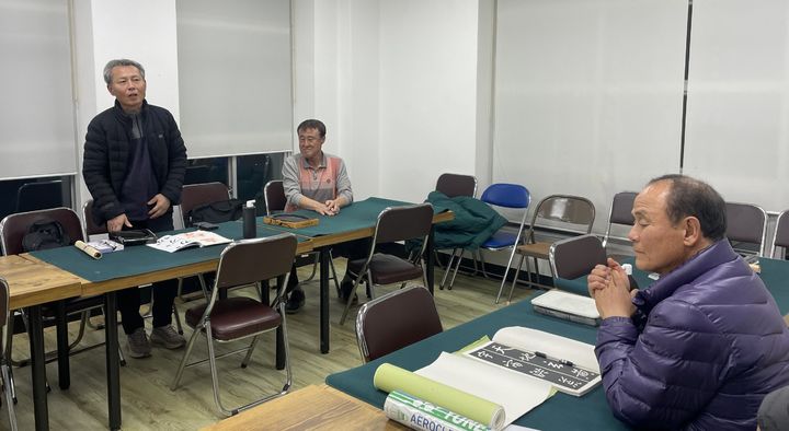 [밀양=뉴시스] 단장면 상반기 주민자치 프로그램 서예 수업이 진행되고 있다. (사진= 밀양시 제공) 2026.03.11. photo@newsis.com *재판매 및 DB 금지