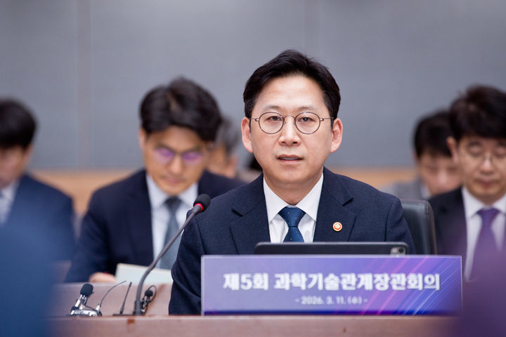 [사진=뉴시스] 배경훈 부총리 겸 과학기술정보통신부 장관이 11일 오후 서울 종로구 정부서울청사 별관 국제회의실에서 열린 '제5회 과학기술관계장관회의'를 주재하고 있다. (사진=과기정통부 제공) 2026.03.11. photo@newsis.com *재판매 및 DB 금지