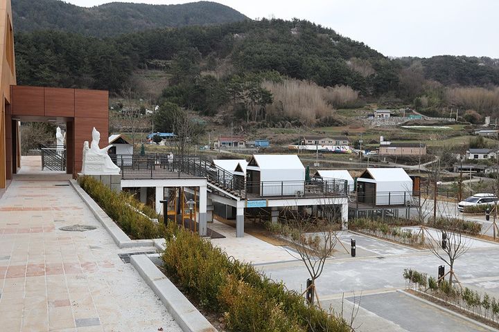 [세종=뉴시스]한려해상 덕신야영장이다. (사진=국립공원공단 제공) *재판매 및 DB 금지