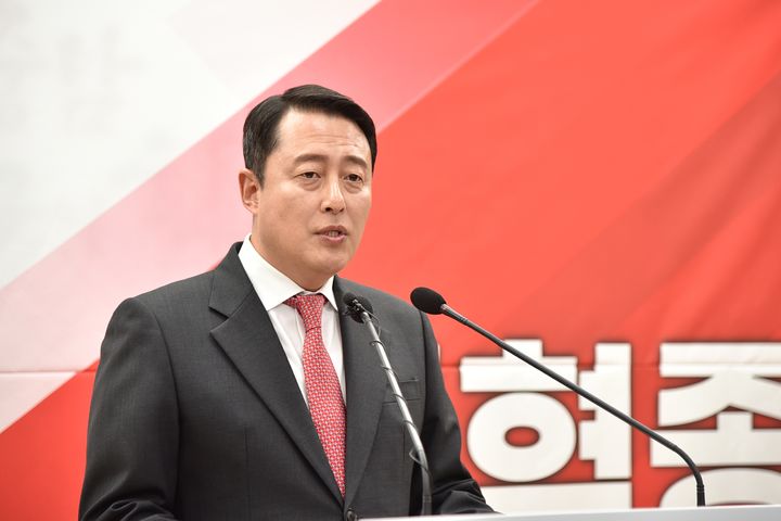 [충남=뉴시스] 11일 충남도청에서 기자회견하는 김혁종 전 충남도지사 비서실장. 2026.03.11. photo@newsis.com. *재판매 및 DB 금지