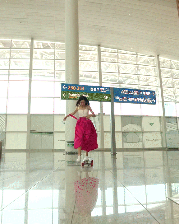 서울 도심 가르는 '보더댄서' 고효주, 베네데타 보롤리 모델 발탁