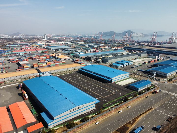 [광양=뉴시스] 광양항 배후단지 입주기업 플로우케이, 첨단 물류센터 준공. (사진=여수광양항만공사 제공) 2026.03.11. photo@newsis.com *재판매 및 DB 금지