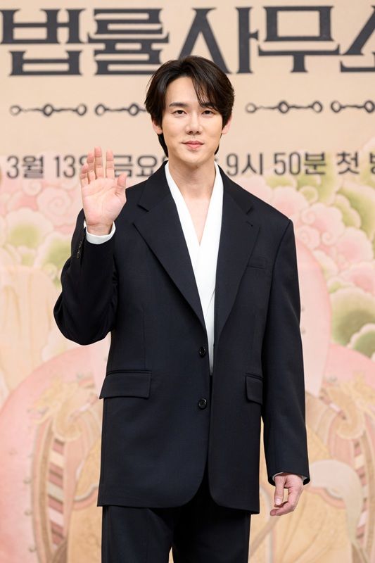 이솜·유연석 '신이랑 법률사무소' 제작발표회 트렌드 요약