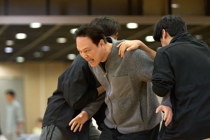 [서울=뉴시스] 배우 정웅인이 연극 '리어왕외전'에서 '글로스터'를 연기하고 있다. (사진=옐로밤 제공) 2026.03.11. photo@newsis.com *재판매 및 DB 금지