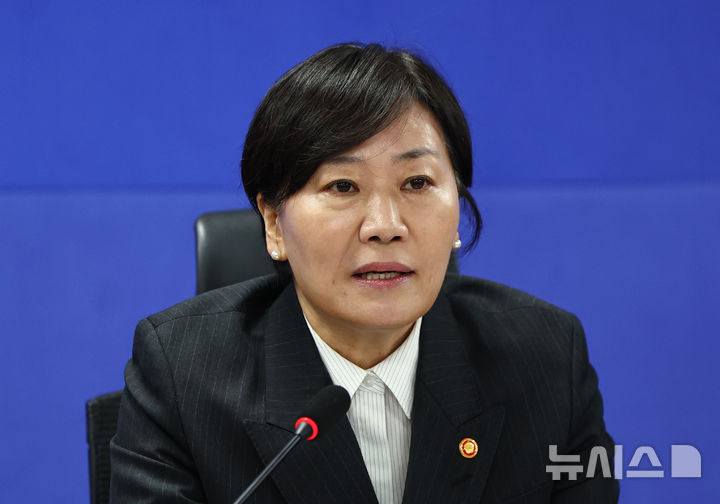 [서울=뉴시스] 김명년 기자 = 송미령 농림축산식품부 장관이 11일 오전 서울 여의도 국회 의원회관에서 열린 농업협동조합 개혁안 당정협의에서 모두발언하고 있다. 2026.03.11. kmn@newsis.com