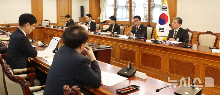 [서울=뉴시스] 김선웅 기자 = 김민석 국무총리가 11일 서울 종로구 정부서울청사에서 열린 새만금·전북 대혁신 TF 킥오프 회의에서 모두발언을 하고 있다. 2026.03.11. mangusta@newsis.com