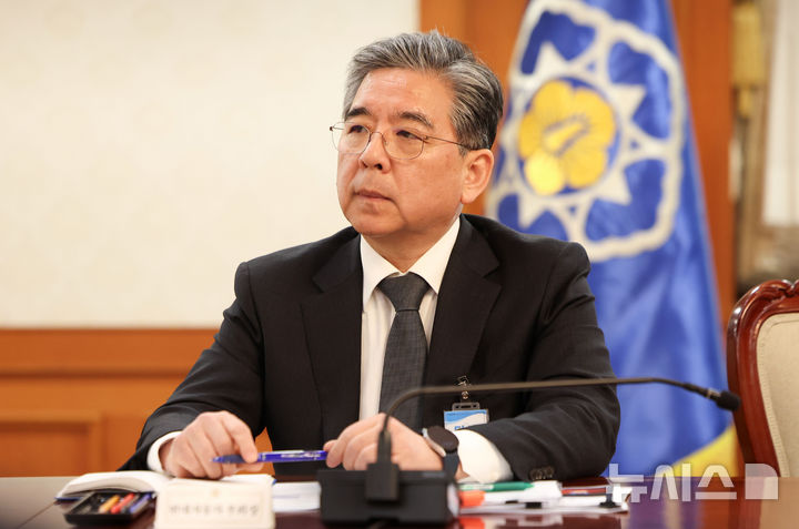 [서울=뉴시스] 김선웅 기자 = 장재훈 현대차그룹 부회장이 11일 서울 종로구 정부서울청사에서 열린 김민석 국무총리 주재 새만금·전북 대혁신 TF 킥오프 회의에 참석해 자리하고 있다. 2026.03.11. mangusta@newsis.com