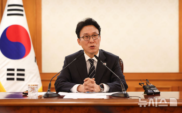 [서울=뉴시스] 김선웅 기자 = 김민석 국무총리가 11일 서울 종로구 정부서울청사에서 열린 새만금·전북 대혁신 TF 킥오프 회의에서 모두발언을 하고 있다. 2026.03.11. mangusta@newsis.com