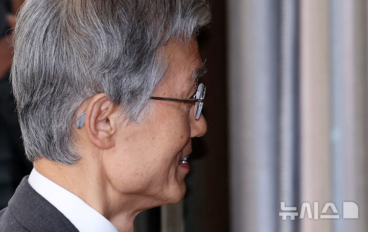 [서울=뉴시스] 이영환 기자 = 조희대 대법원장이 지난 11일 오전 서울 서초구 대법원으로 출근하고 있다. 2026.03.12. 20hwan@newsis.com