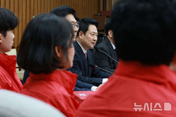 [서울=뉴시스] 고승민 기자 = 장동혁 국민의힘 대표가 11일 서울 여의도 국회에서 열린 지역발전 인재영입 환영식에서 인사말을 하고 있다. 2026.03.11. kkssmm99@newsis.com