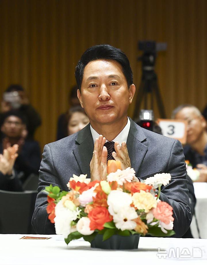 [서울=뉴시스] 김근수 기자 = 오세훈 서울시장이 11일 서울시청 대회의실에서 열린 2026 유공납세자 표창장 수여식에 참석해 있다. 2026.03.11. ks@newsis.com