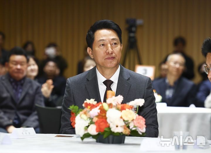 [서울=뉴시스] 김근수 기자 = 오세훈 서울시장이 11일 서울시청 대회의실에서 열린 2026 유공납세자 표창장 수여식에 참석해 있다. 2026.03.11. ks@newsis.com