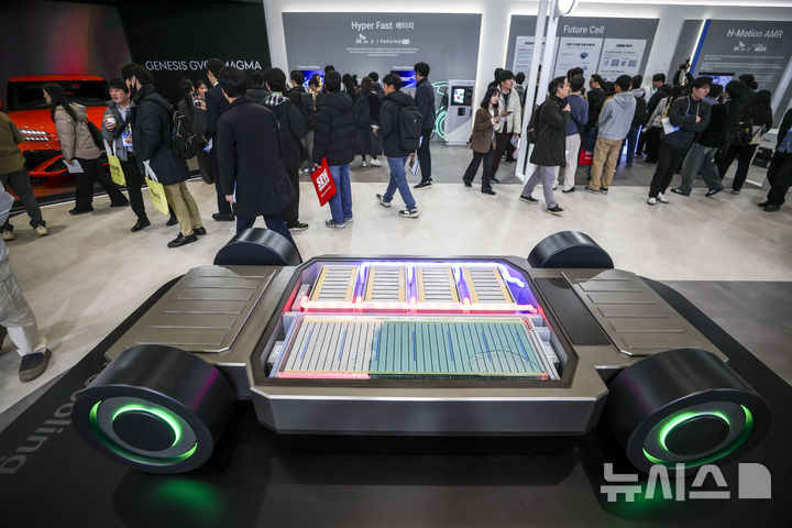 [서울=뉴시스] 정병혁 기자 = 지난 3월11일 서울 강남구 코엑스에서 열린 인터배터리 2026에서 SK온의 액침 냉각 배터리팩가 전시되어 있다. 2026.03.11. jhope@newsis.com