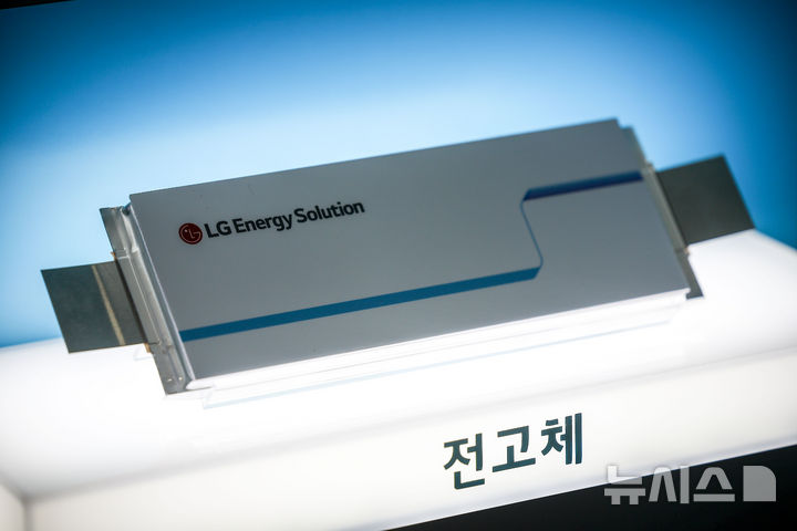 [서울=뉴시스] 정병혁 기자 = 지난 3월11일 서울 강남구 코엑스에서 열린 인터배터리 2026에서 LG에너지솔루션의 전고체가 전시되어 있다. 2026.03.11. jhope@newsis.com