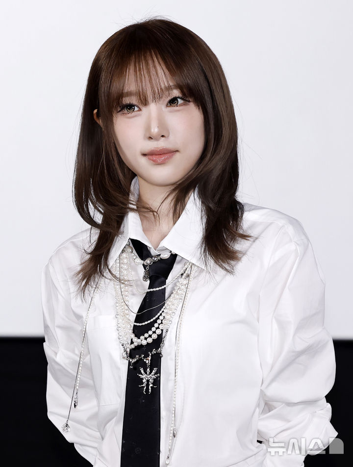 [서울=뉴시스] 김혜진 기자 = 가수 최예나가 11일 오후 서울 강남구 CGV압구정에서 열린 다섯 번째 미니 앨범 'LOVE CATCHER(러브 캐처)' 발매 기념 기자간담회에서 포즈를 취하고 있다. 2026.03.11. jini@newsis.com