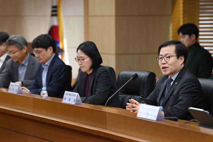 [서울=뉴시스] 여한구 산업통상부 통상교섭본부장이 11일 오후 서울 종로구 한국무역보험공사에서 열린 '중동 수출기업 지원 간담회'에서 발언하고 있다. (사진=산업통상부 제공) 2026.03.11. photo@newsis.com *재판매 및 DB 금지