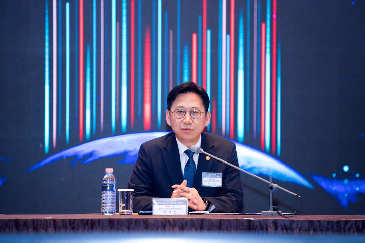 [서울=뉴시스] 홍효식 기자 = 배경훈 부총리 겸 과학기술정보통신부 장관이 11일 오후 서울 중구 플라자호텔에서 열린 'K-문샷 협력기업 업무협약식'에서 인사말을 하고 있다. (사진=과학기술정보통신부 제공) 2026.03.11. photo@newsis.com *재판매 및 DB 금지