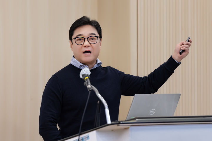 숙명여대, 120주년 '리더 특강'...이용택 몽클레르그룹 사장 초청 - 뉴스 썸네일 이미지