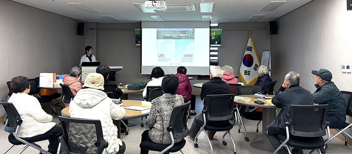 [횡성=뉴시스] 고혈압·당뇨병 환자 대상 '자가관리 역량 강화 교육'. (사진=횡성군 제공) 2026.03.12. photo@newsis.com *재판매 및 DB 금지