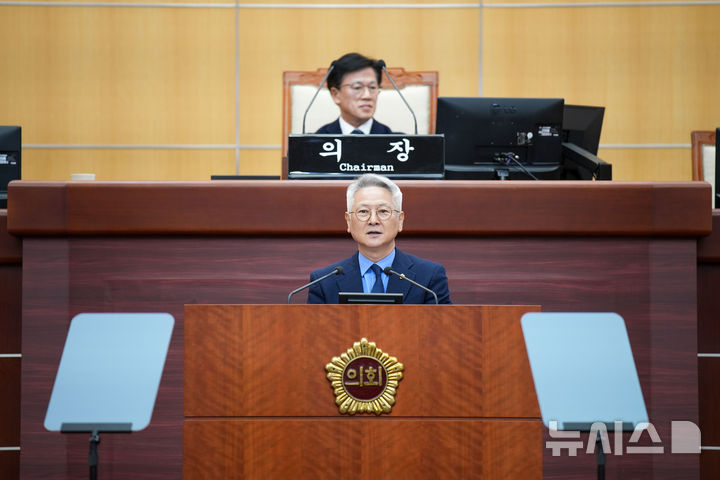[전주=뉴시스] 전북특별자치도의회 김정수 의원이 12일 제425회 임시회 제3차 본회의 도정질의에서 정부의 '햇빛소득마을' 정책과 관련, '전북형 지속가능 모델' 구축을 촉구하는 발언을 하고 있다. 2026.03.12 *재판매 및 DB 금지
