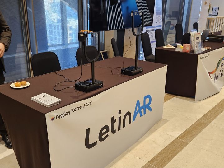 레티널(LetinAR)이 자체 개발한 광학 모듈 기술을 탑재한 스마트글라스를 선보이고 있다. 2026.03.12. njh32@newsis.com *재판매 및 DB 금지 *재판매 및 DB 금지