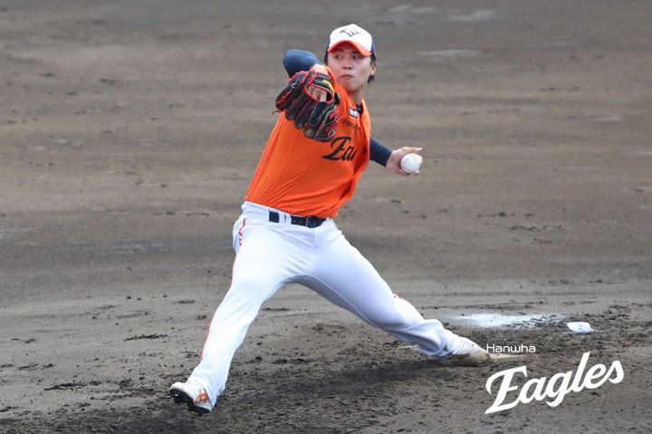 한화 이글스 왕옌청 스프링캠프 투구 장면