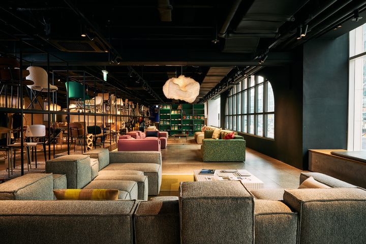 [서울=뉴시스] 롯데백화점 강남점 더콘란샵 2층에 전시되어 있는 TCSXwekino&kwangho_Lee_소파 (사진=롯데백화점 제공) 2026.03.13. photo@newsis.com *재판매 및 DB 금지