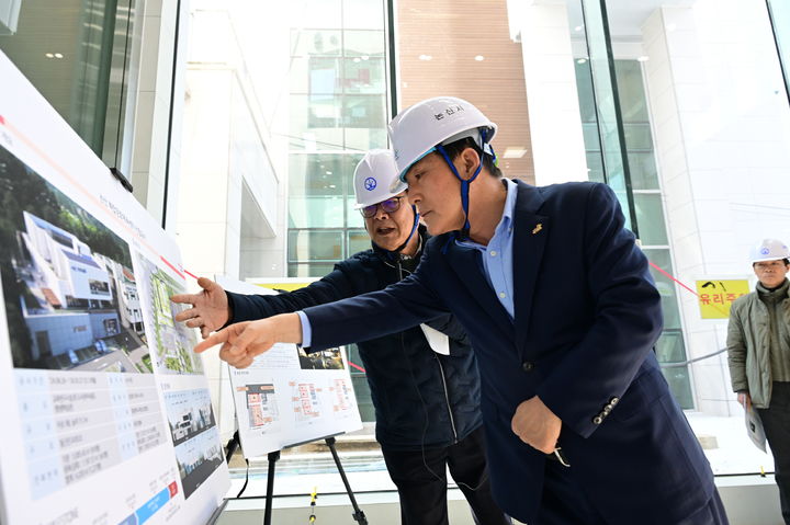 [논산=뉴시스]백성현 논산시장이 12일 온담(논산복합문화체육센터)과 별빛누리 천문대의 본격 개관을 앞두고 현장을 점검하고 있다. 2026. 03. 12 photo@newsis.com *재판매 및 DB 금지