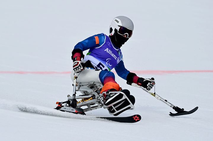 [서울=뉴시스] 박채이가 10일(한국 시간) 이탈리아 코르티나담페초 토파네 알파인 스키 센터에서 열린 2026 밀라노·코르티나담페초 동계패럴림픽 알파인 스키 여자 대회전 좌식 부문에서 레이스를 펼치고 있다. (사진 = 대한장애인체육회 제공) *재판매 및 DB 금지