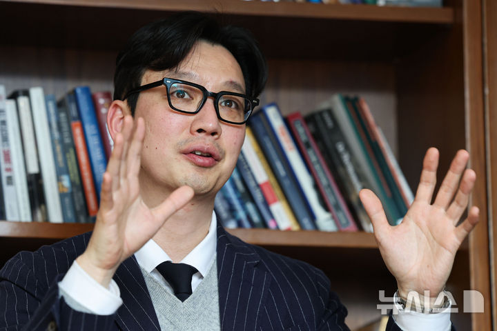 [서울=뉴시스] 권창회 기자 = 이성원 세종연구소 연구위원이 지난 11일 서울 종로구 세종연구소에서 뉴시스와 인터뷰하고 있다. 2026.03.12. kch0523@newsis.com