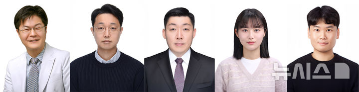 (왼쪽부터)GIST 화학과 서지원 교수, KIST 김재홍·박일수 박사, 윤재원 석사, GIST 화학과 윤희웅 박사과정생. (사진=GIST 제공) photo@newsis.com *재판매 및 DB 금지