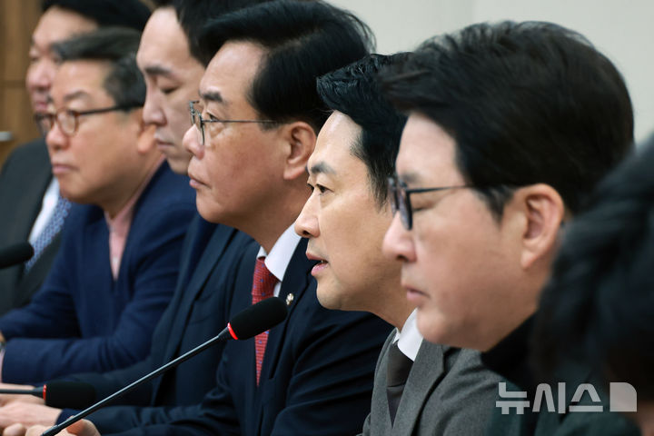 [서울=뉴시스] 고승민 기자 = 장동혁 국민의힘 대표가 12일 서울 여의도 국회에서 열린 최고위원회의에서 발언하고 있다. 2026.03.12. kkssmm99@newsis.com