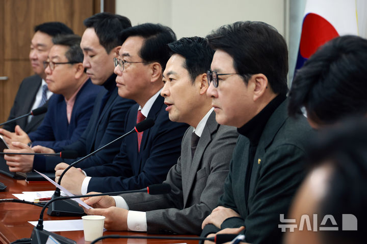 [서울=뉴시스] 고승민 기자 = 장동혁 국민의힘 대표가 12일 서울 여의도 국회에서 열린 최고위원회의에서 발언하고 있다. 2026.03.12. kkssmm99@newsis.com