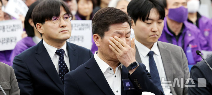 [서울=뉴시스] 박주성 기자 = 이임재 전 용산경찰서장이 12일 서울 중구 은행회관에서 열린 10·29 이태원참사 진상규명 청문회에 참석하고 있다. 2026.03.12. park7691@newsis.com