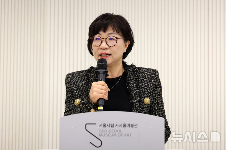 [서울=뉴시스] 박진희 기자 = 최은주 서울시립미술관 관장이 12일 서울 금천구 서서울미술관 개관 기자간담회에서 인사말을 하고 있다. 8번째 신규 분관 서울시립 서서울미술관(Seo-Seoul Museum of Art)은 서울시 최초 공공 미술관이자 새로운 매체와 언어를 실험하며 뉴미디어 아트의 미래를 열어가는 서울 서남권 첫 공립 미술관이다. 2026.03.12. pak7130@newsis.com