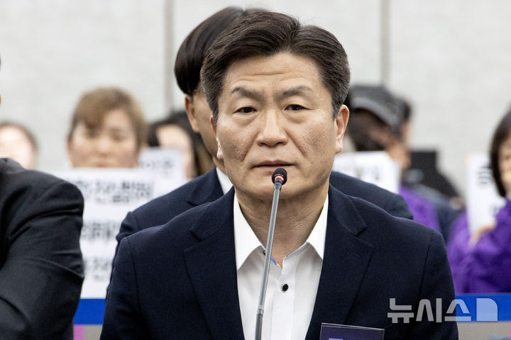 [서울=뉴시스] 박주성 기자 = 이임재 전 용산경찰서장이 12일 오전 서울 중구 은행회관에서 열린 10·29 이태원참사 진상규명 청문회에서 심문 질의에 답하고 있다. (공동취재). 2026.03.12. photo@newsis.com