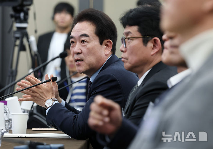 [서울=뉴시스] 박주성 기자 = 윤희근 전 경찰청장이 22일 '통일교 수사 무마 의혹'을 수사하고 있는 2차 종합특별검사팀에 피의자 신분으로 처음 출석해 조사를 받는다. (공동취재). 2026.03.12. photo@newsis.com
