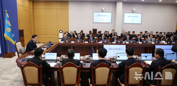 [서울=뉴시스] 고범준 기자 = 이재명 대통령이 12일 청와대에서 열린 수석보좌관회의에서 발언하고 있다. 2026.03.12. bjko@newsis.com