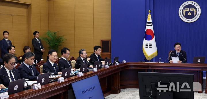 [서울=뉴시스] 고범준 기자 = 이재명 대통령이 12일 청와대에서 열린 수석보좌관회의에서 발언하고 있다. 2026.03.12. bjko@newsis.com