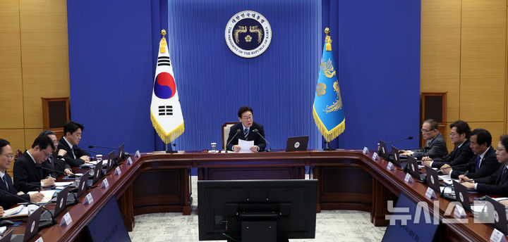 [서울=뉴시스] 고범준 기자 = 이재명 대통령이 12일 청와대에서 열린 수석보좌관회의에서 발언하고 있다. 2026.03.12. bjko@newsis.com