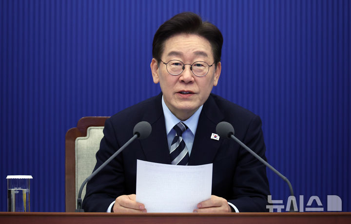 [서울=뉴시스] 고범준 기자 = 이재명 대통령이 12일 청와대에서 열린 수석보좌관회의에서 발언하고 있다. 2026.03.12. bjko@newsis.com