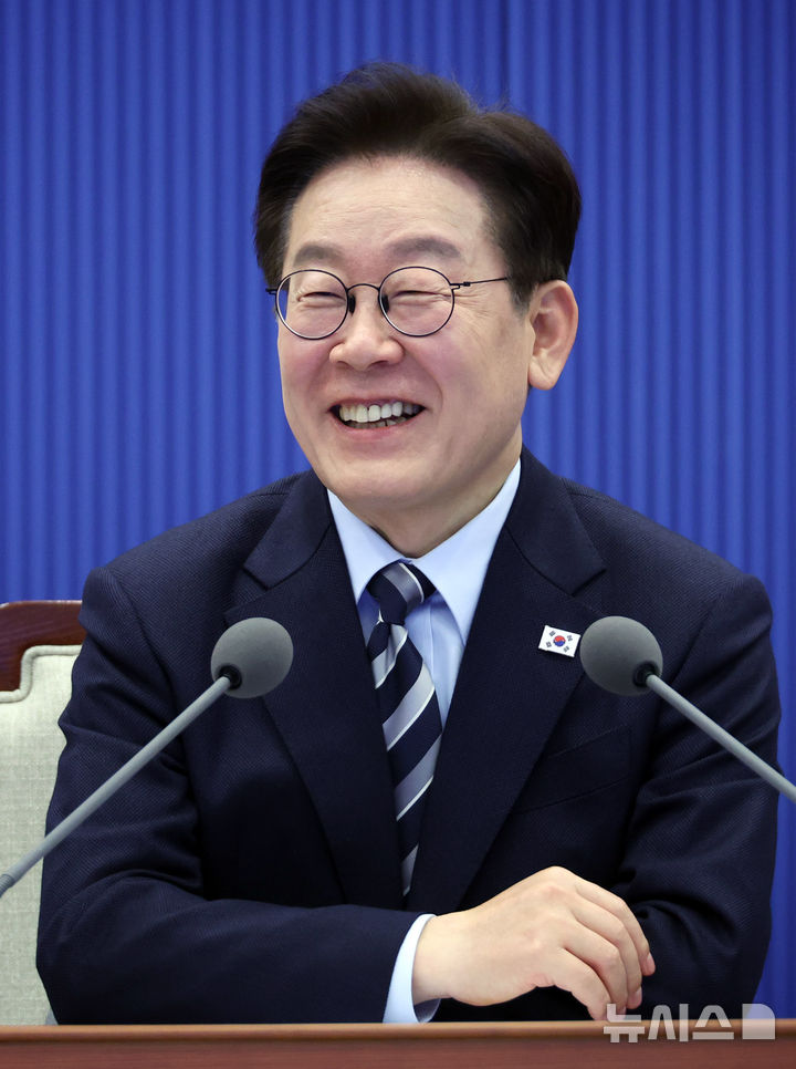 [서울=뉴시스] 고범준 기자 = 이재명 대통령이 12일 청와대에서 열린 수석보좌관회의에서 발언하고 있다. 2026.03.12. bjko@newsis.com