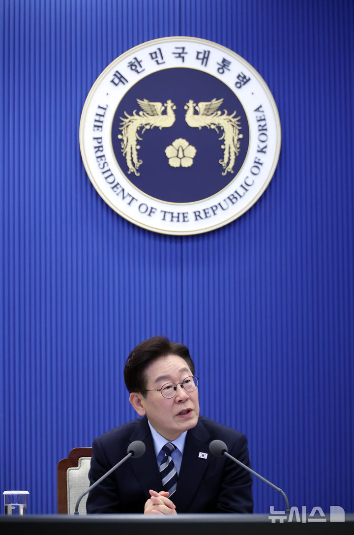 [서울=뉴시스] 고범준 기자 = 이재명 대통령이 12일 청와대에서 열린 수석보좌관회의에서 발언하고 있다. 2026.03.12. bjko@newsis.com